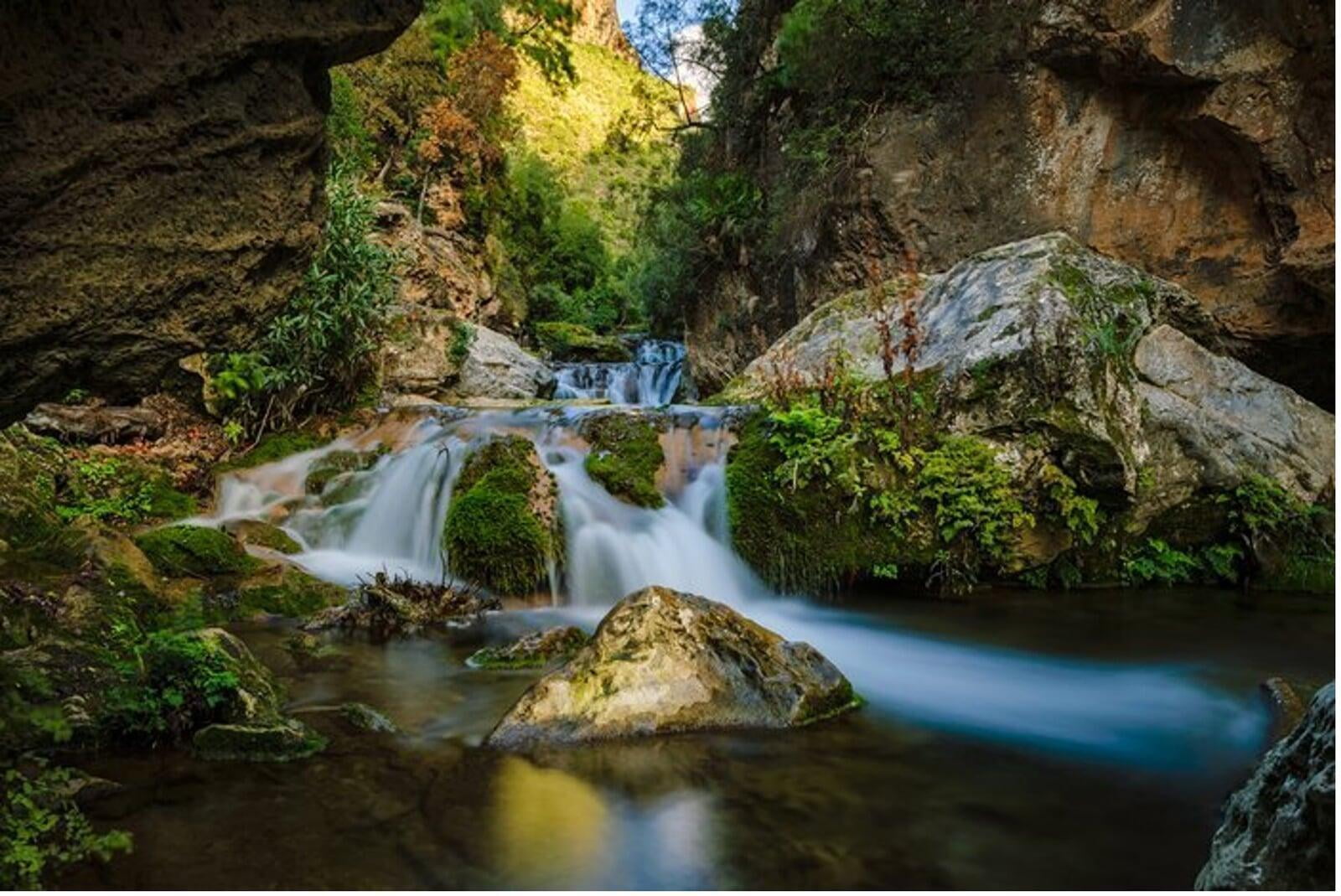 akshour waterfall